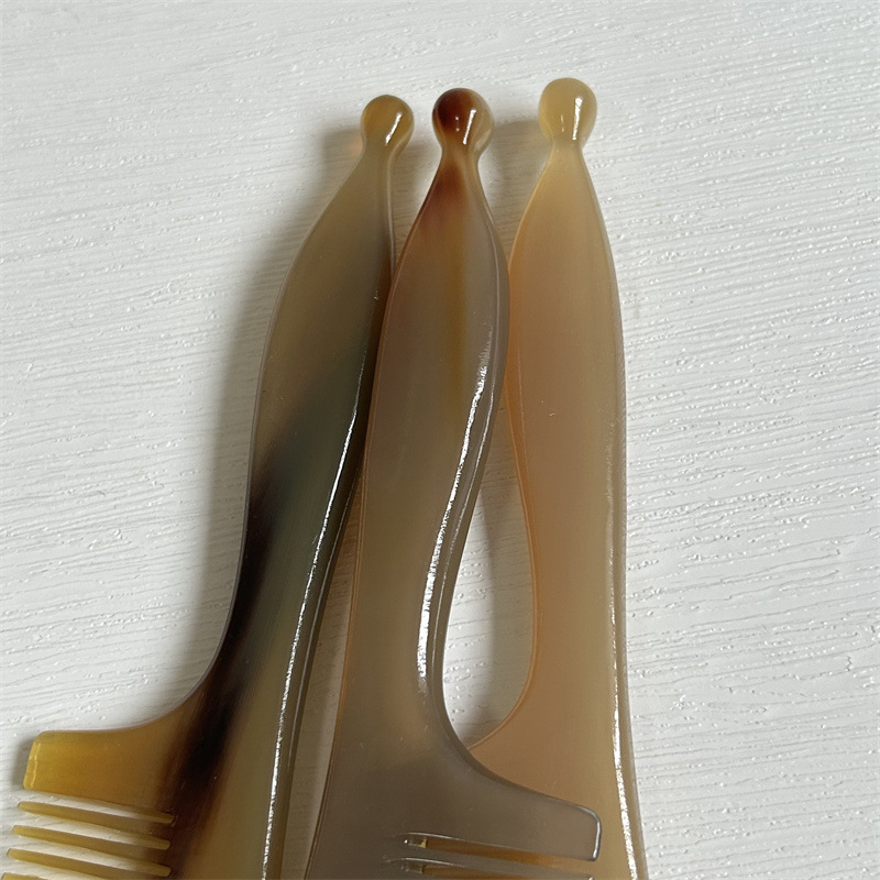 18cm Horn Acupoint Massage Comb Natural Buffalo Horn Hair Comb Scalp Care Detangling Comb for Adults and Children specifications