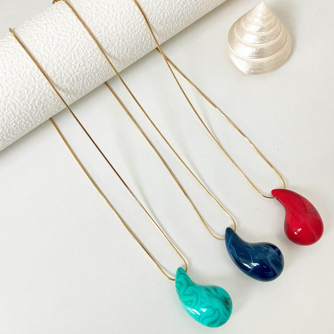 fashionable acrylic necklace drop-shaped for men and women