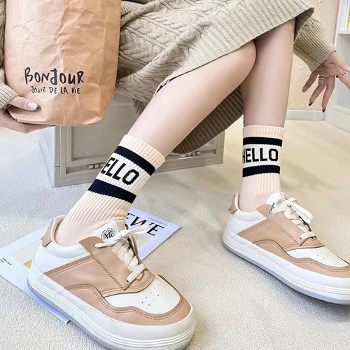 Trendy brand HELLO letter socks for men and women, sports mid-calf socks, simple striped skateboard socks, sweat-absorbent cotton stockings