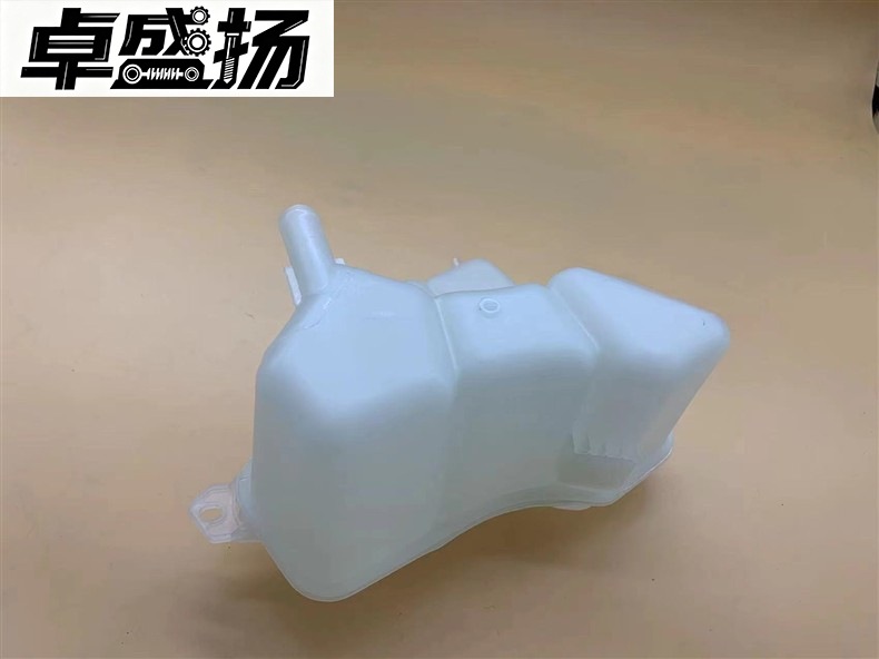 Cross-border e-commerce supply - suitable for FIGO/Carnival/FUSION02-12 auxiliary water tank 2S6H8K218AF