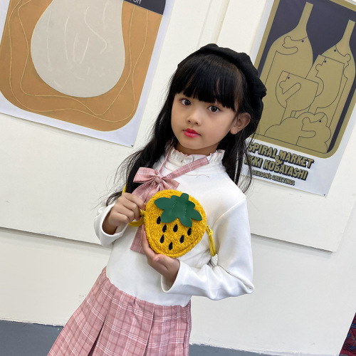 New children's bag winter cute lamb wool crossbody bag strawberry money clip for 1-3-5 year old children accessories bag