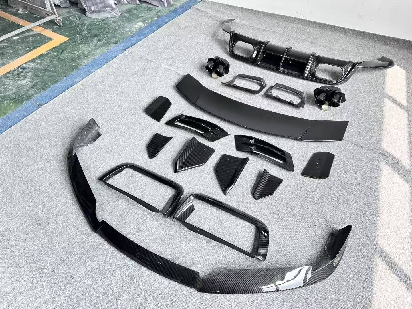 Suitable for Porsche 911 992 Turbo S, dry carbon fiber kit, high-quality and high-hardness dry carbon fiber set