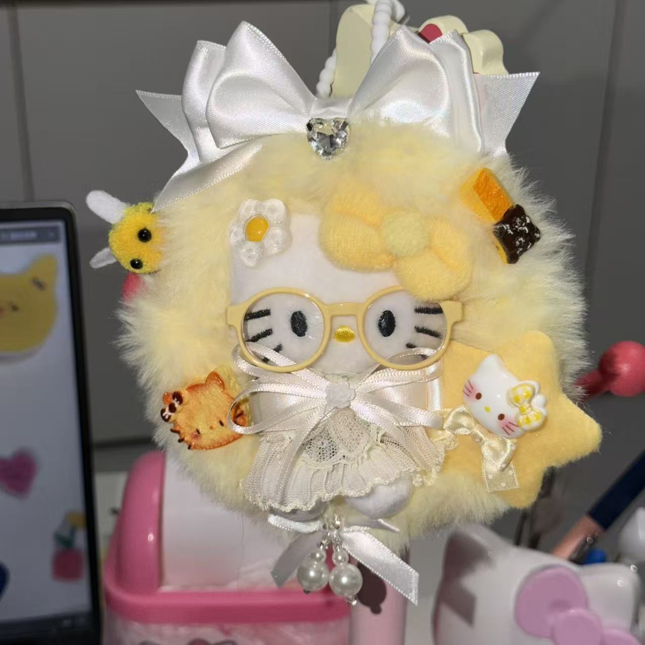 黒麦わら帽子キティ帽子ベビーペンダントラブバックル人形人形かわいいヘップバーンスタイルペンダントキーホルダー