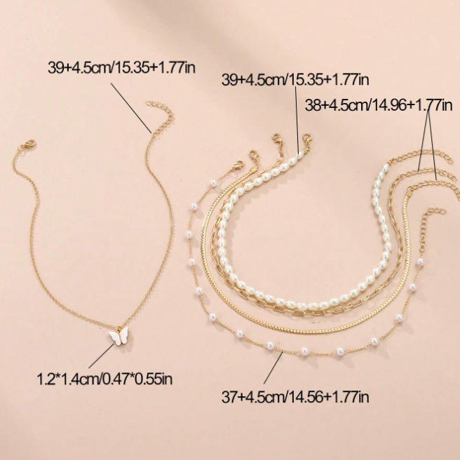 Set di collana a strati con perle e oro e ciondolo a farfalla, collezione di choker boho-chic multifilo, gioielli impilabili di ispirazione vintage per donna, Roma_voghion.com