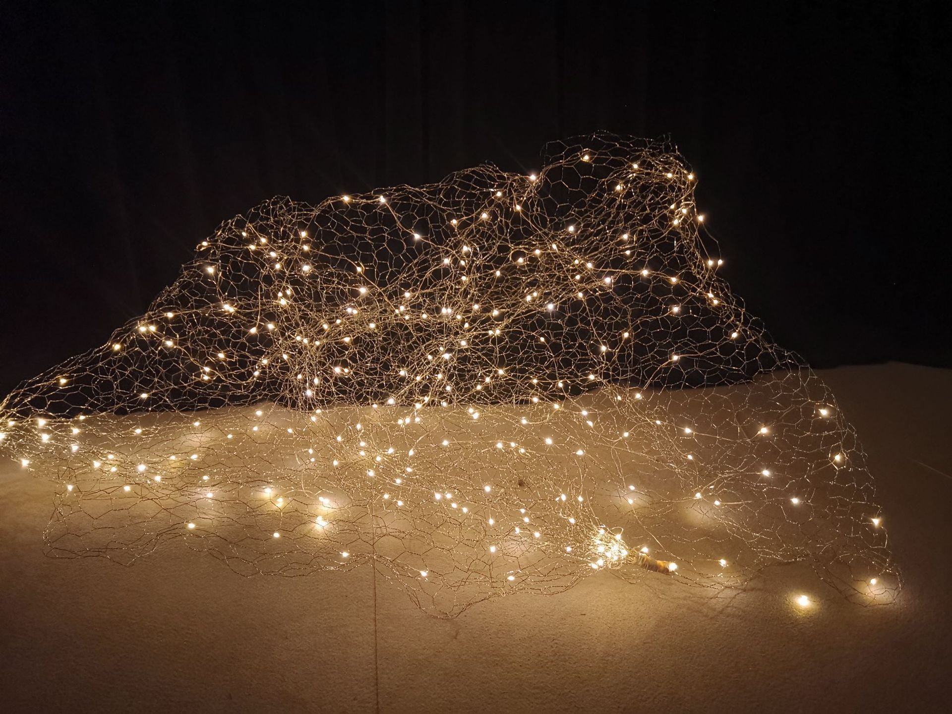Lámpara de cadena de estrellas de moda luminosa con forma de red variable, sala de bodas, escenario de bodas, paisaje, luz de atmósfera