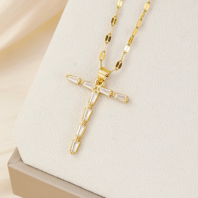 Venta caliente transfronteriza nuevo estilo de cobre con incrustaciones de circón 26 letras inglesas collar colgante T cuadrado de bambú letra cadena de clavícula femenina