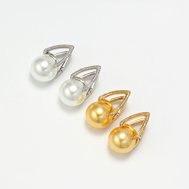 Elegant retro fashionable earrings from pearl with zircon