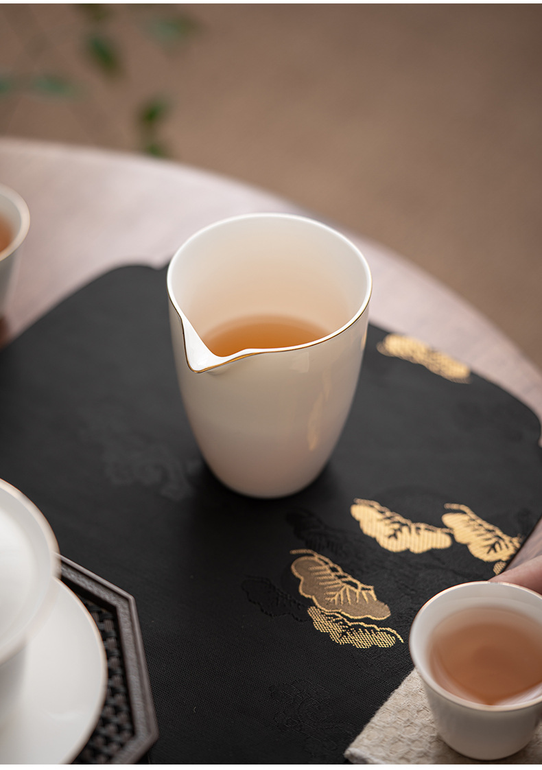 高白瓷公道杯_09