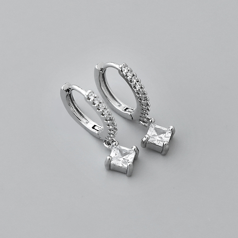 Boucles D&#39;oreilles En Cuivre Avec Pendentif Zircon Carré Simple En Gros Nihaojewelry display picture 1