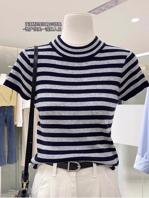青いストライプの半高丸首のニット半袖tシャツ女性の春の新型の大衆の優しさは小さい袖の上着を修理します。|undefined