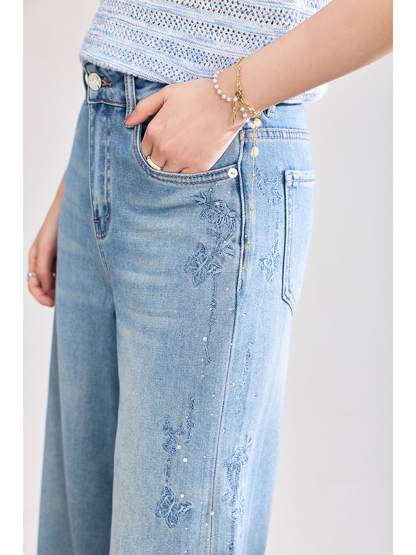 Quần jean nữ ống rộng chất liệu cotton phối lụa, thêu bướm đính kim cương — xanh lam