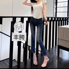 古早美女 ~ 豊股九分直筒煙管ズボンはお尻を持ち上げて痩せています。
