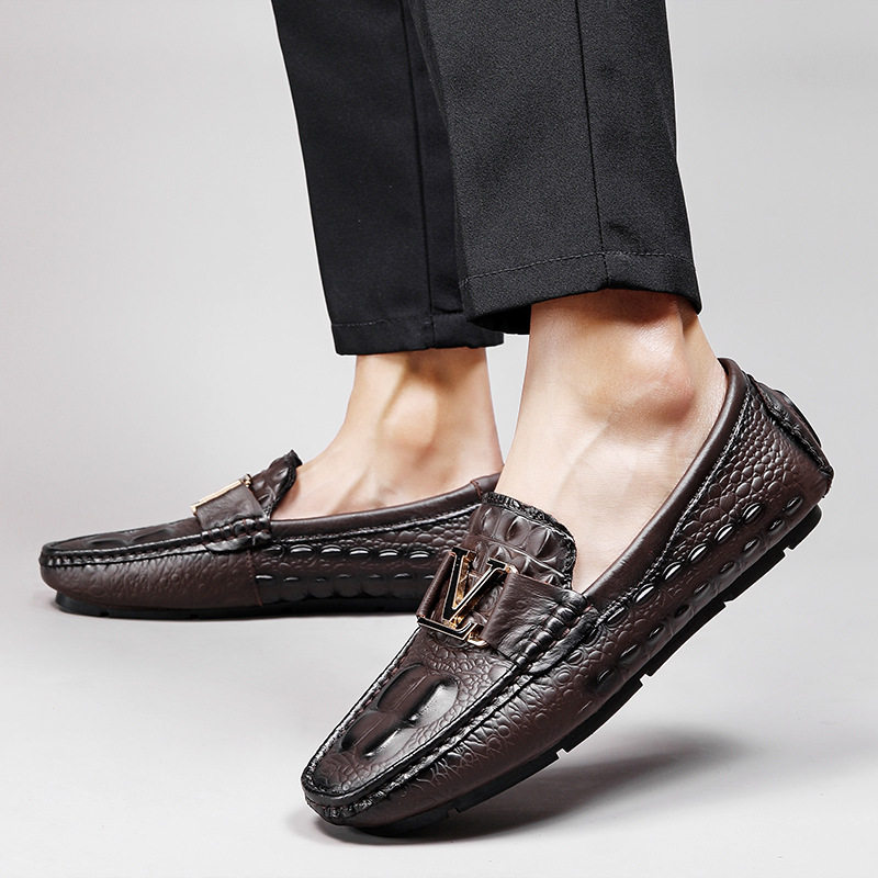 Giày lười nam da bò vân cá sấu mũi tròn, đế bằng, kiểu lái xe cỡ lớn — V6655 màu kaki quý phái, V6655 màu nâu quý ông, V6655 màu đen quý phái, Vàng địa phương V6655