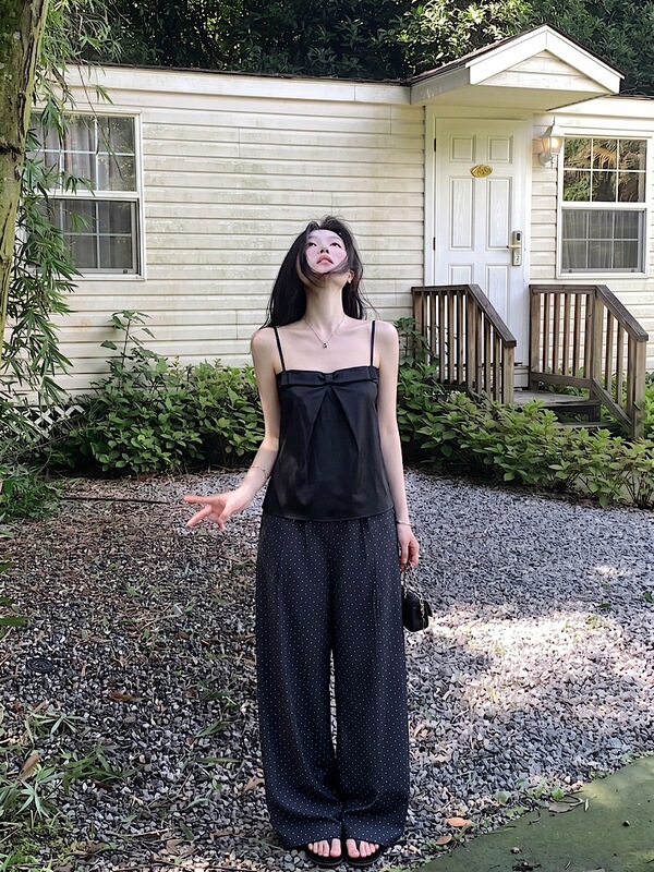 High-End Bow-Knot Pleated Camisole for Women, Summer Style, Black Spaghetti Straps, Slimming and Elegant Sleeveless Top High-End Bow-Knot Pleated Camisole for Women, Summer Style, Black Spaghetti Straps, Slimming and Elegant Sleeveless Top