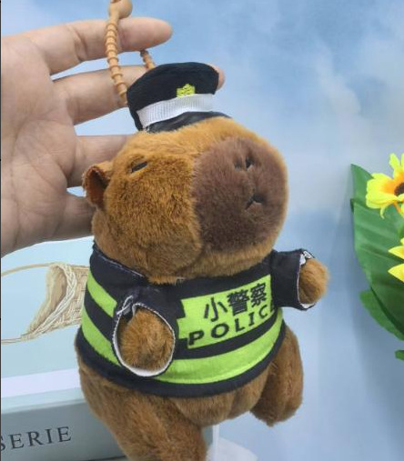 卡皮巴拉新警察 / 精品4寸多颜色的随机发[单款20起批】