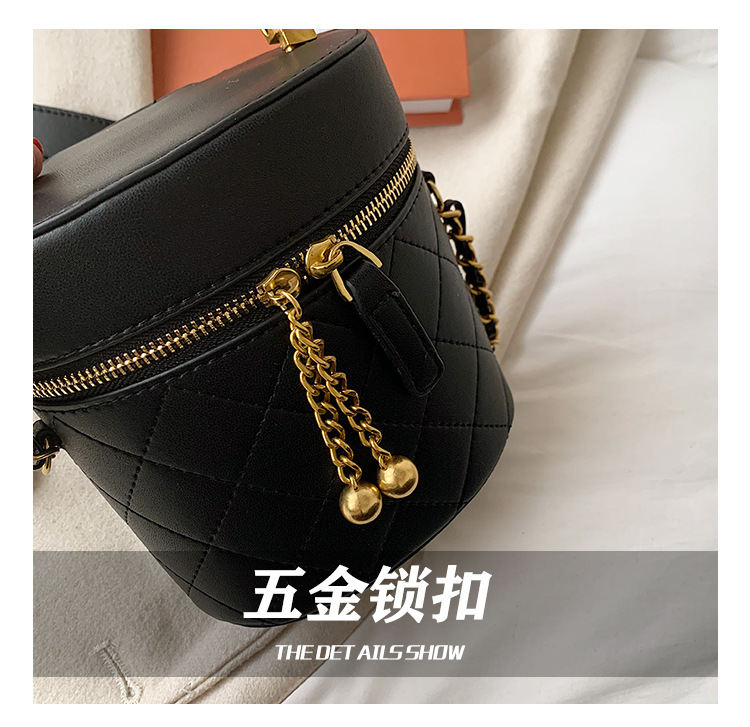 Fashion Rhombus Chain Shoulder Messenger Bag display picture 13