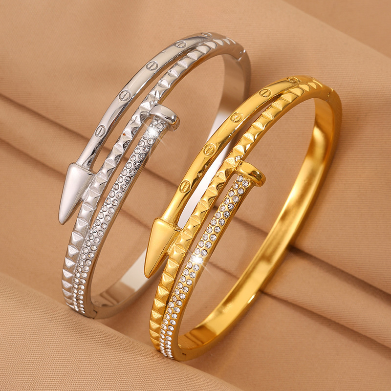 Trendy European and American Style Titanium Steel Nail Bracelet for Women, Non-Fading, High Aesthetic Appeal, Single-Line Design, Diamond-Encrusted, Three-Layer Nail Bracelet Trendy European and American Style Titanium Steel Nail Bracelet for Women, Non-Fading, High Aesthetic Appeal, Single-Line Design, Diamond-Encrusted, Three-Layer Nail Bracelet