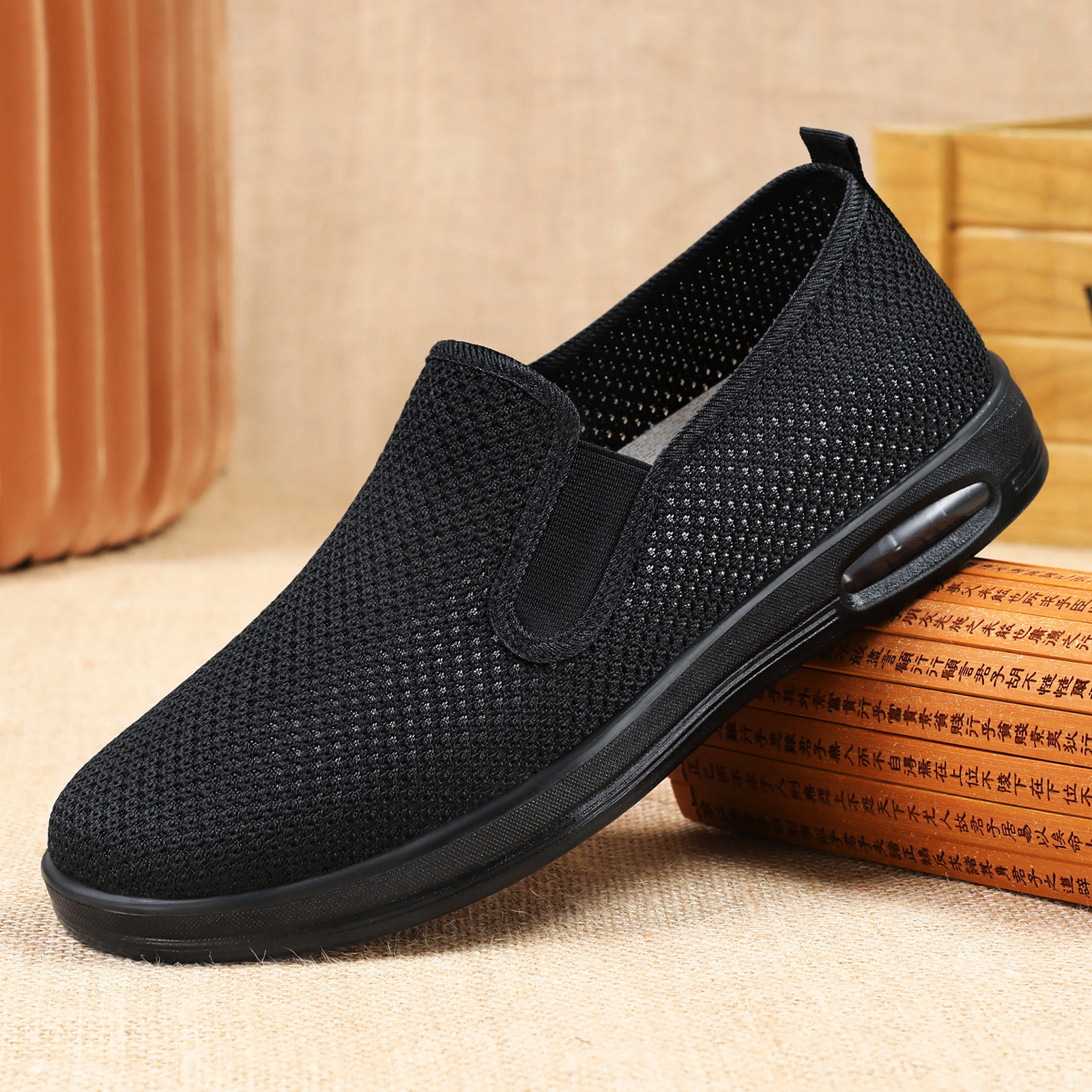 Zapatos de tela transpirables de un pie para hombre, primavera ligera con suela suave zapatos casuales para hombre, tela de malla de tela de vuelo, zapatos de hombre cómodos y resistentes al desgaste