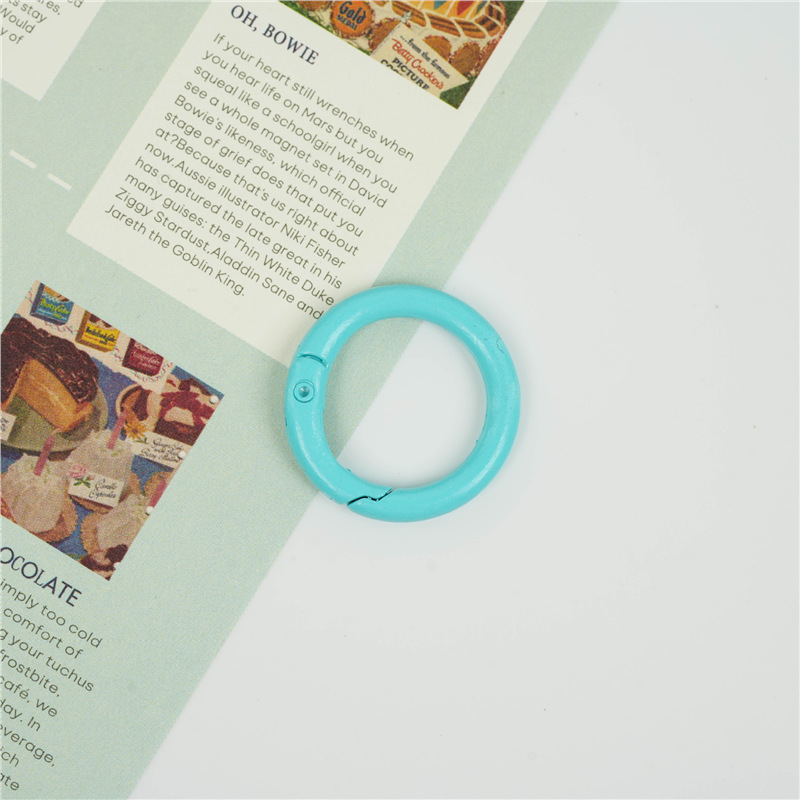 Macaron 23mm colgar chapado bobina de color caramelo abertura de resorte pequeño redondo hebilla de metal accesorios de joyería