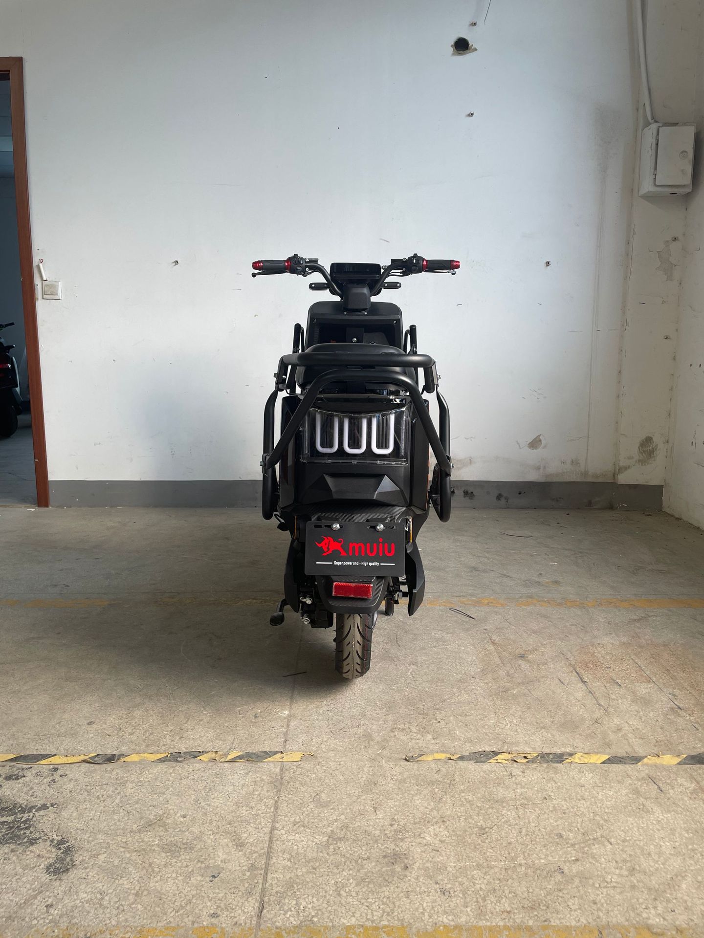 Export Fangniu electric motorcycle, high-power 60V electric vehicle, large scooter, high-speed long-distance travel vehicle for adults