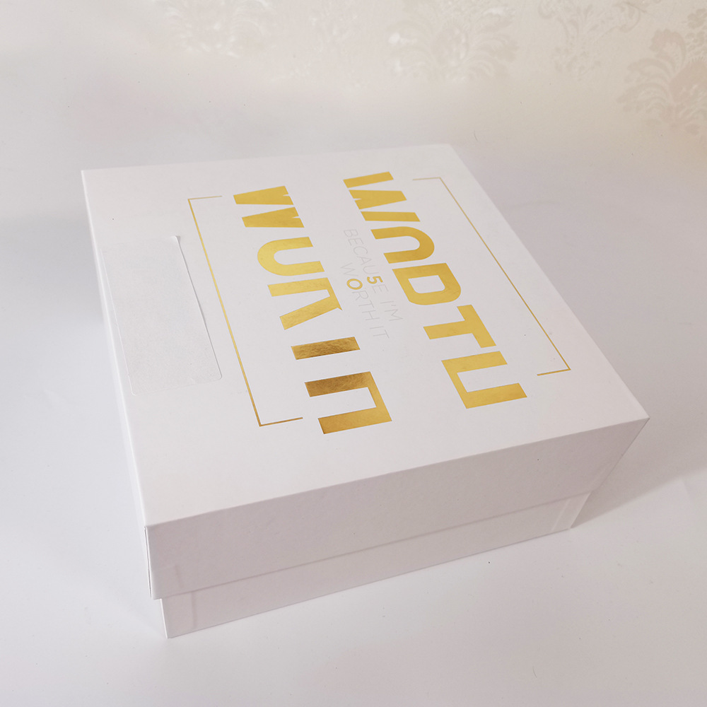 白色简约烫金天地盖盒化妆品护肤品服饰生日礼品盒可定 制LOGO