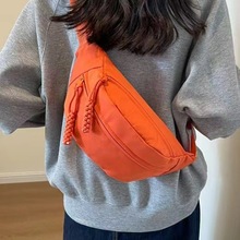 胸包大容量2025新款高级感简约女士斜挎包秋冬设计单肩包防水时尚