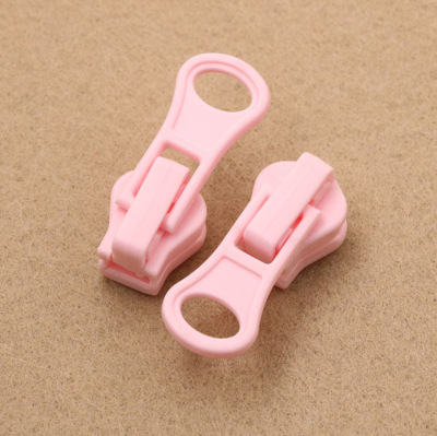 5# Self locking Plastic Zipper head Non magnetic pull head Luggage and luggage clothing Zipper head Slider Tab Manufactor customized