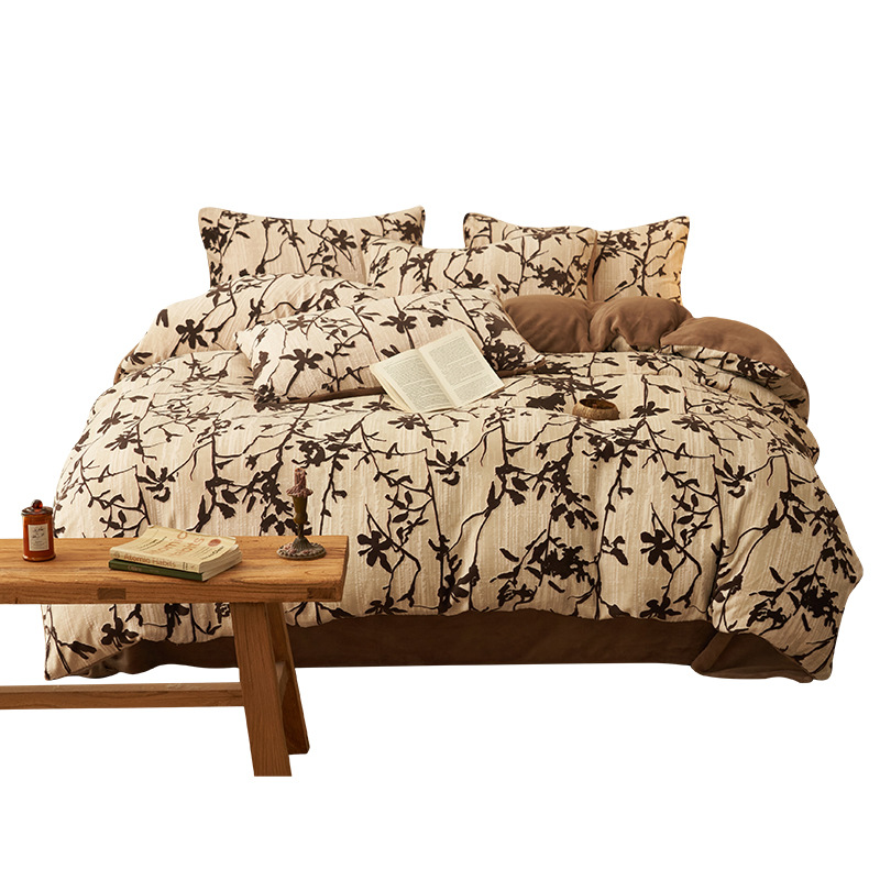 Luz de lujo tallado de leche de seda de cuatro piezas en invierno engrosado cálido coral edredón sábanas de peluche de tres piezas