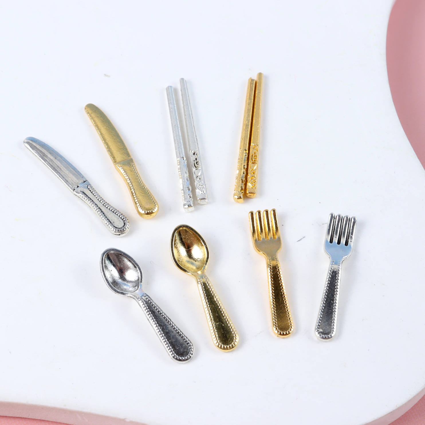 DIY 복고풍 합금 쥬얼리 액세서리 멀티 컬러 미니 시뮬레이션 식기 칼, 포크 및 스푼 장식품 국경 간 인기 판매 펜던트