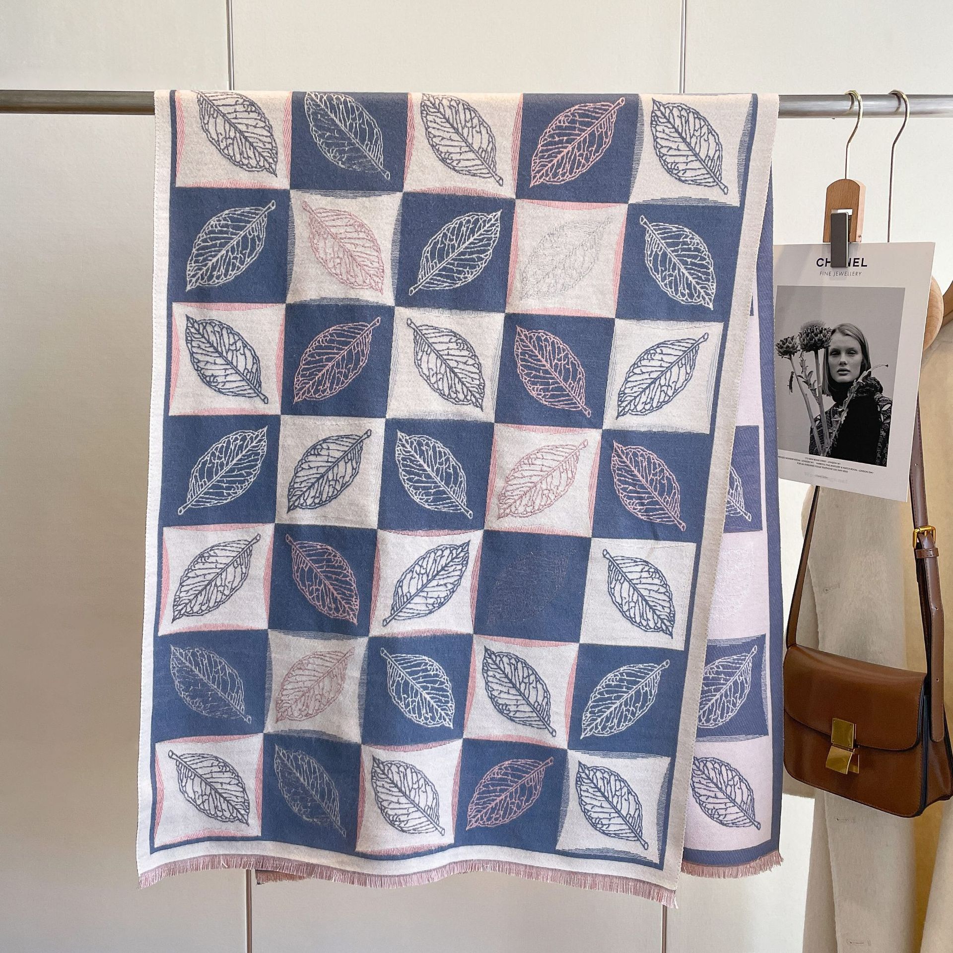 Otoño e invierno largo versátil cálido doble uso chal grande color a juego hojas Plaid doble cara engrosada bufanda de Cachemira para las mujeres