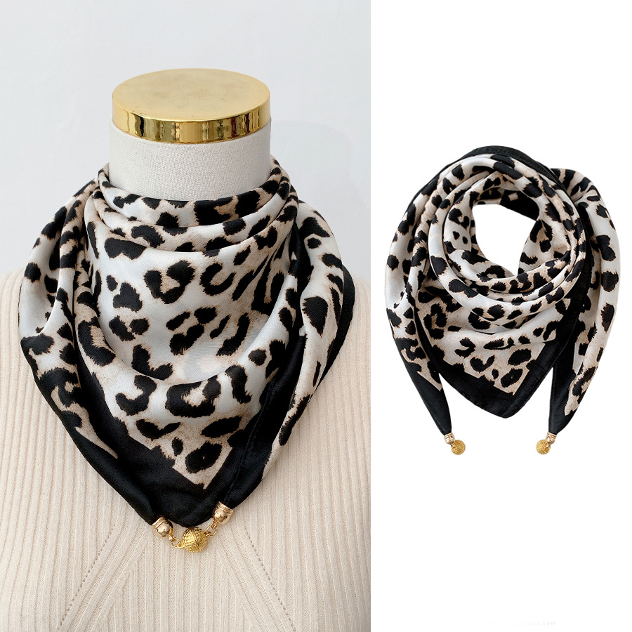 블랙-스타 레오파드 프린트(65 모조 실크 마그네틱 버클 스퀘어 스카프)