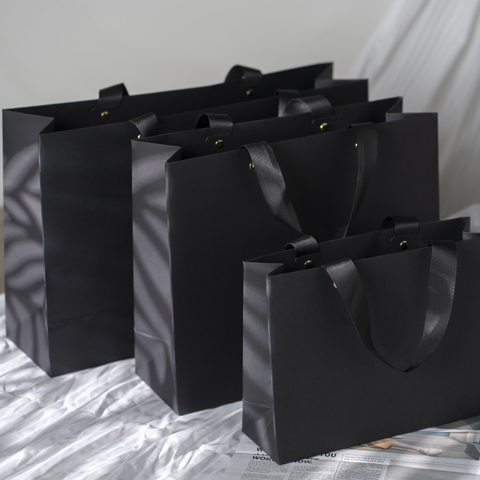 黑色礼品袋高档加厚商务手提袋商务轻奢加印LOGO纸袋购物纸袋包装