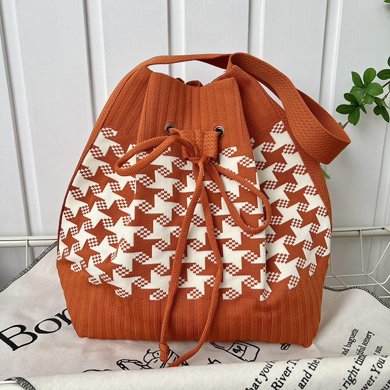 Bolsa de cubo de punto nuevo diseño japonés y coreano simple bolso de hombro de moda femenina versátil bolso portátil de viaje de verano