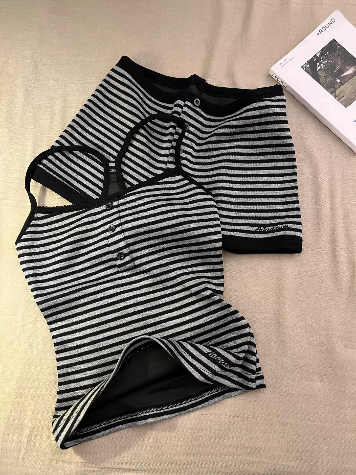 Пижамный комплект футболка и шорты, slim fit с эффектом лифтинга, простой элегантный дизайн (TF5807)