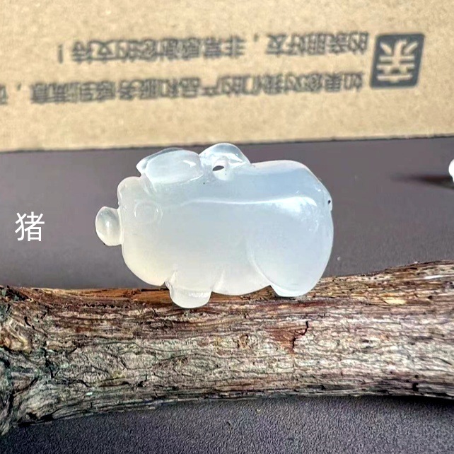 Agate three dimensional pendant white jade