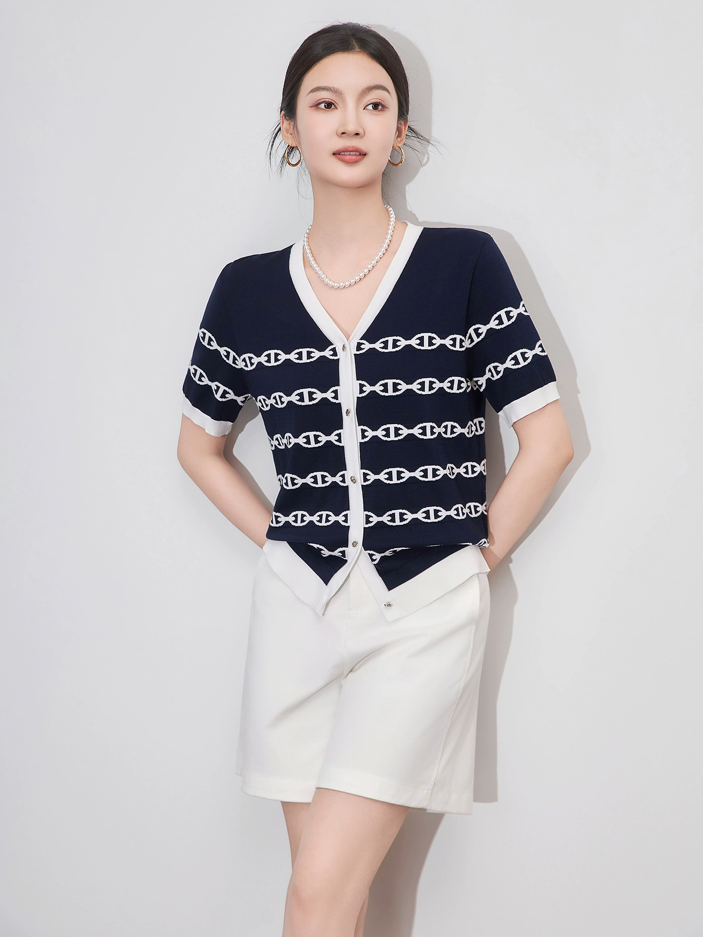 Elegant white knitted chain, silk cardigan