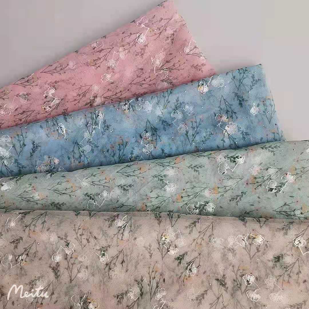 新品现货供应~涤6430网纱小叶子刺绣撒粉烫细钻不掉粉 裙装等面料