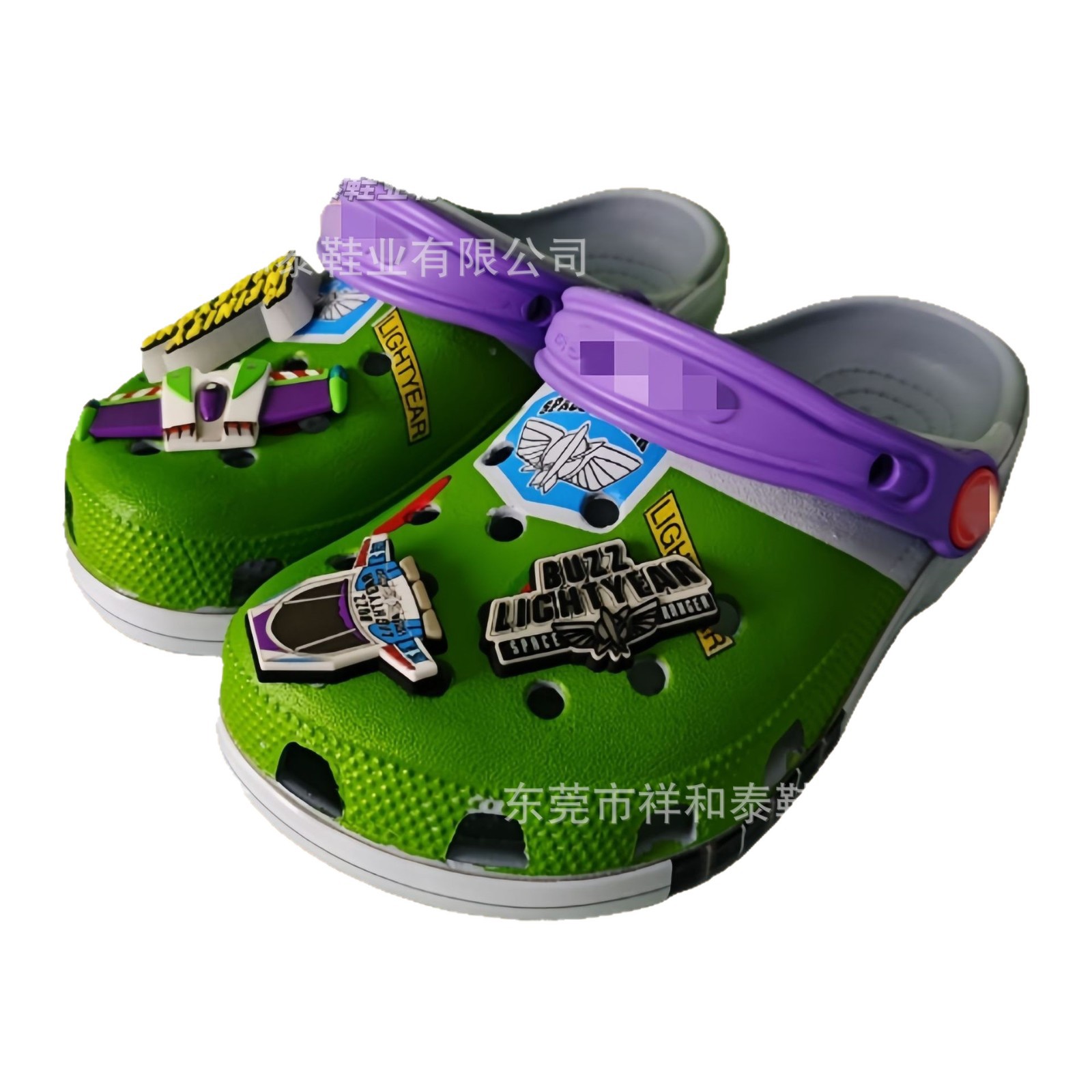 Zapatos de holes de nuevo estilo tarjeta casa clásica Pixar niños antideslizantes sandalias cómodas zapatillas de playa al por mayor image 5