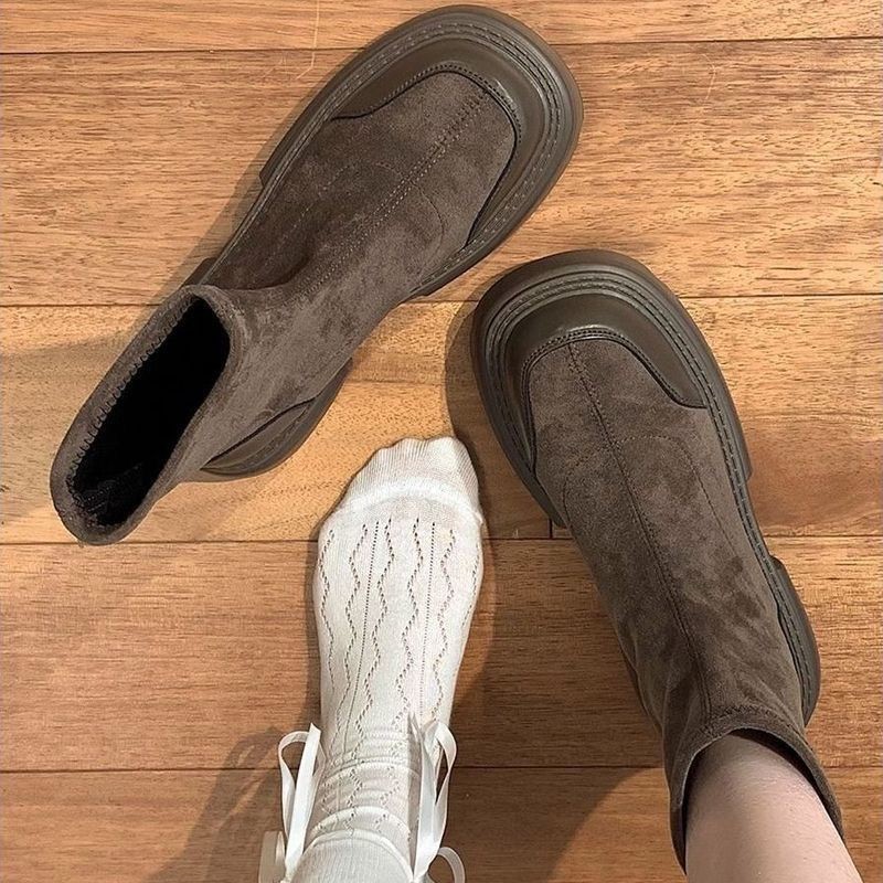 2026 botas cortas de tacones altos con suela gruesa para mujeres nuevas botas elásticas de principios de otoño delgadas retrógradas de estilo inglés Martin botas Chelsea