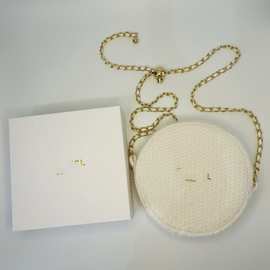 Xiao香风24年CC圣诞vip礼物毛绒圆饼化妆包链条大容量雪花主题收