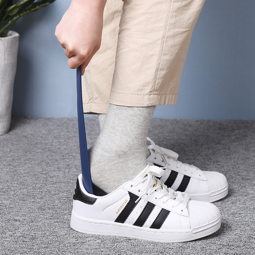 Short-handled mini shoe puller, small magnetic household shoe remover, portable plastic shoe picker, pregnant women's shoe removal magic tool