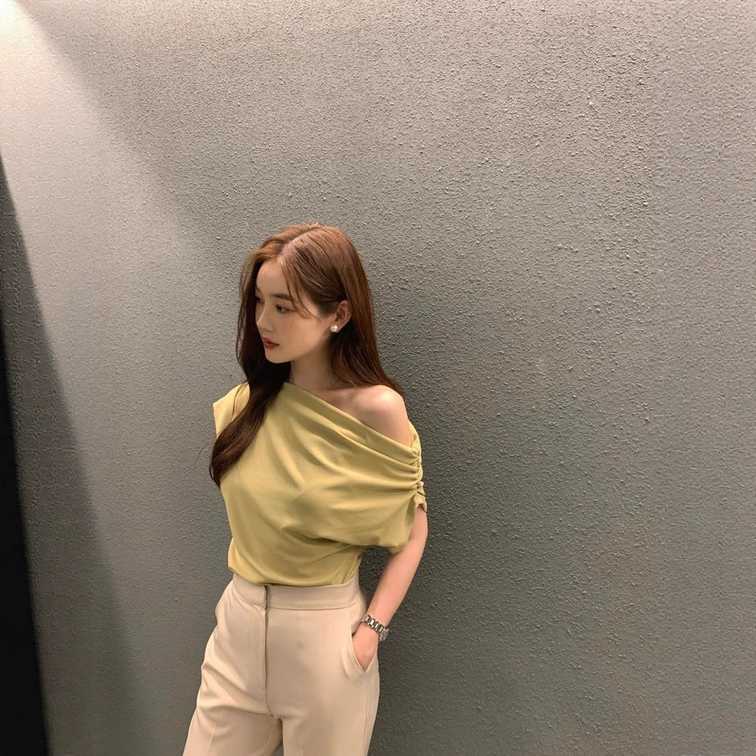 Женская футболка нестандартной формы с открытыми плечами и короткими рукавами во французском стиле, летний дизайн, облегающий кроп-топ с открытыми плечами, модный.