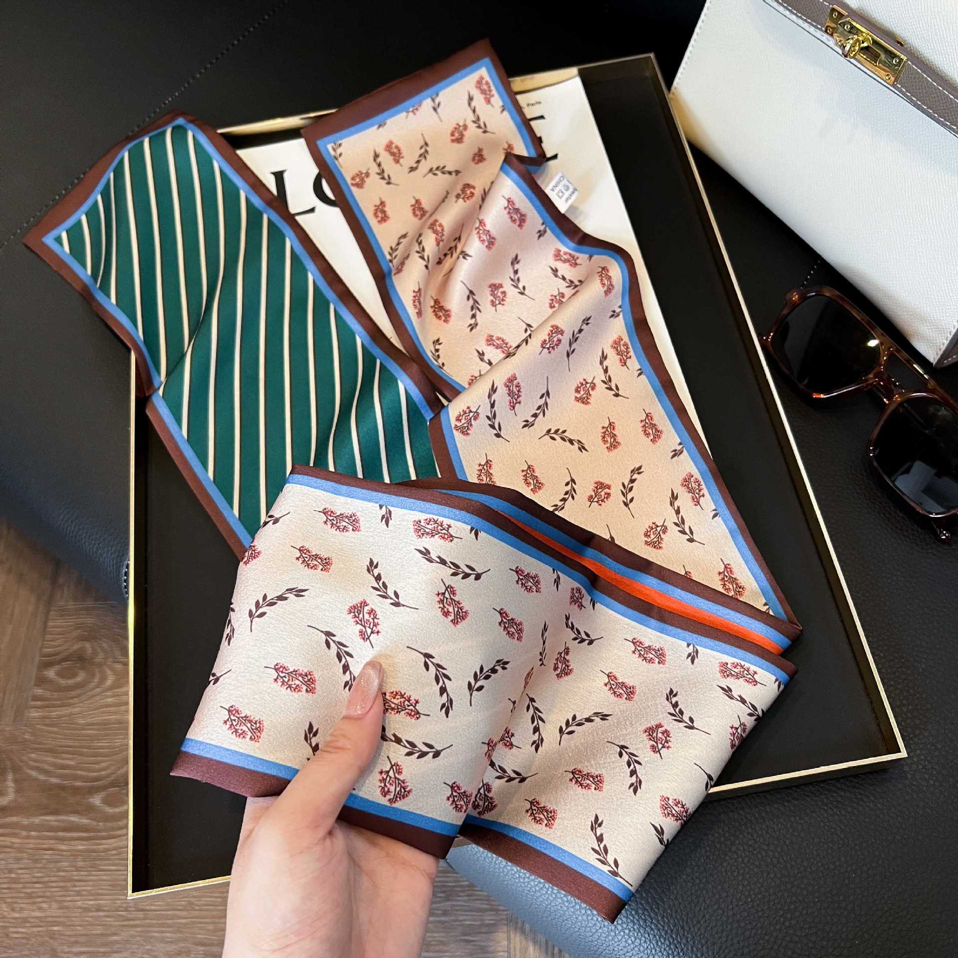 Nueva bufanda de seda pequeña banda larga estrecha para el cabello mujer estilo primavera y otoño moda madre bufanda estilo verano estilo fino serpentina bufanda al por mayor