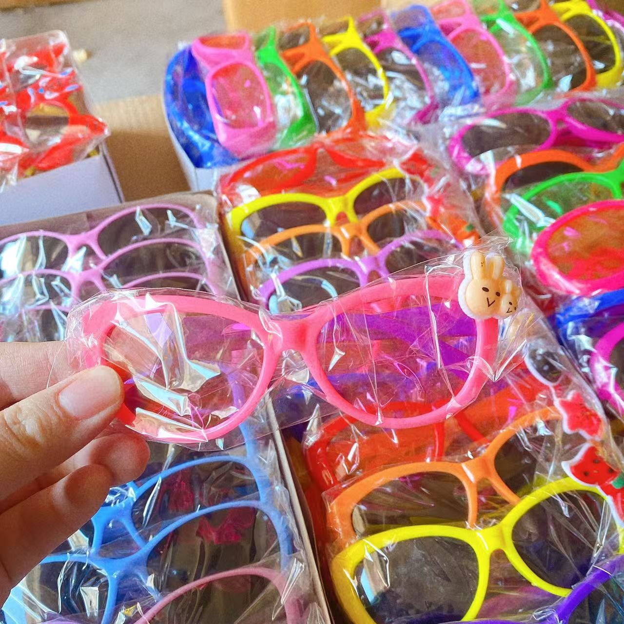 Niños gafas de sol gafas de sol de dibujos animados al aire libre gafas de playa regalos lindos niños niñas gafas de sol al por mayor