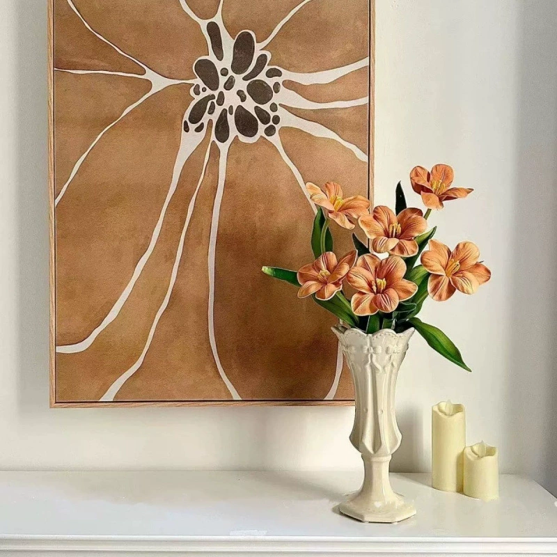 Скандинавская французская белая керамическая ваза высокого класса с рельефным декором для гостиной, цветочная композиция, ресторан, кремовый стиль