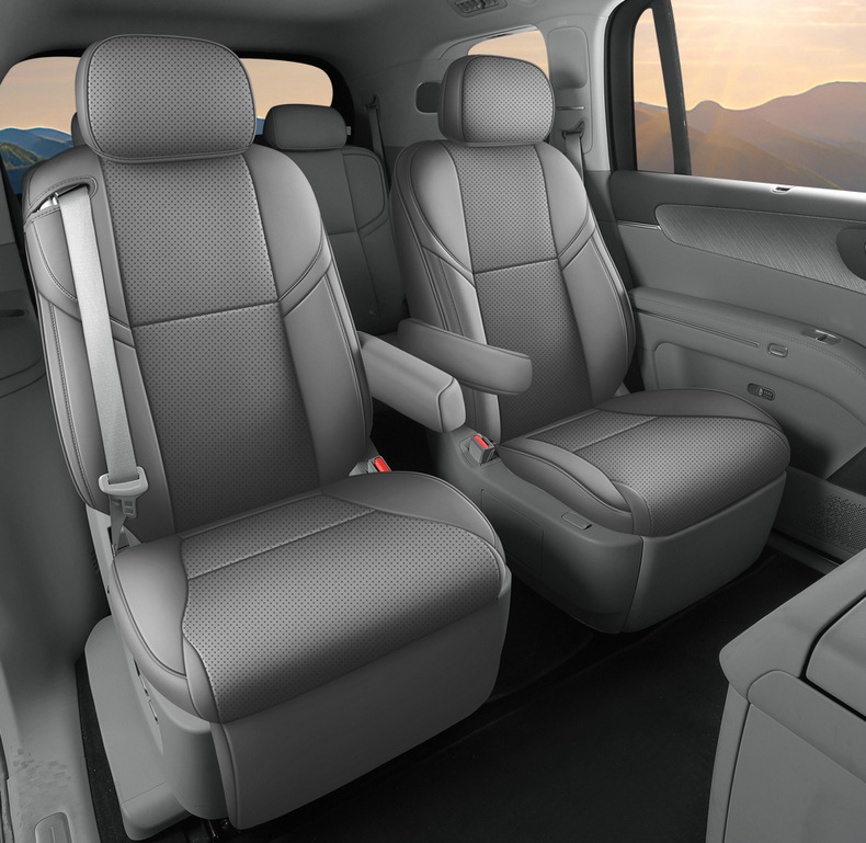 New model, custom-made seat covers for the Leapmotor D19, available in six- and seven-seater versions, featuring perforated leather and a full-coverage design