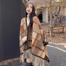美拉德系格子披肩女外搭韩版百搭秋冬季仿羊绒保暖围巾斗篷厚披风