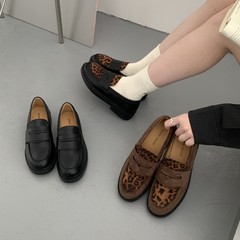 2025年秋冬新款复古皮鞋拼色绒面女鞋一脚蹬女式粗跟学院乐福鞋女