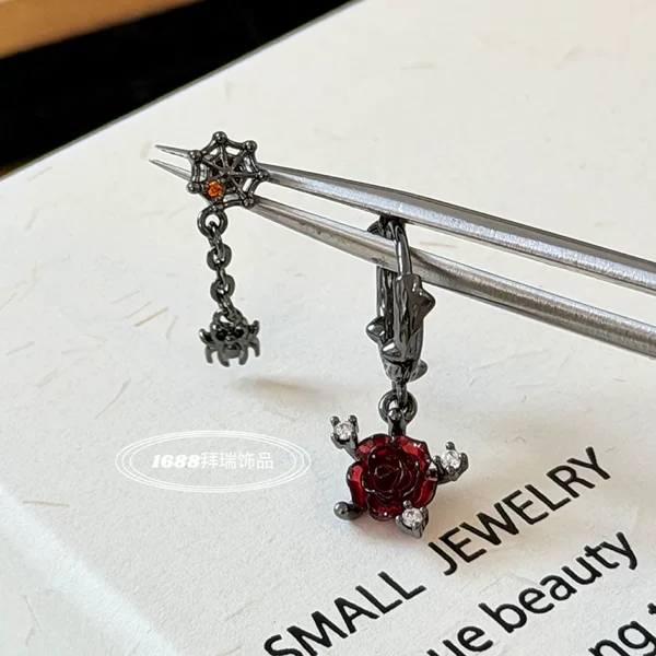 Dark Sweet Cool Girl Thorn Rose Pendant Super Cool Spider Web Halloween Gun Black Piercing Ear Cuff Ear Bone Stud