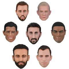 ハロウィーンパーティー舞踏会のキャラクターはシミュレーション人物のメッシCロネマルムバペラテックスのマスクを演じます。